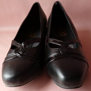 Comfort-Well New Black Dress Pumps by Beacon Size 8.5 Wide.